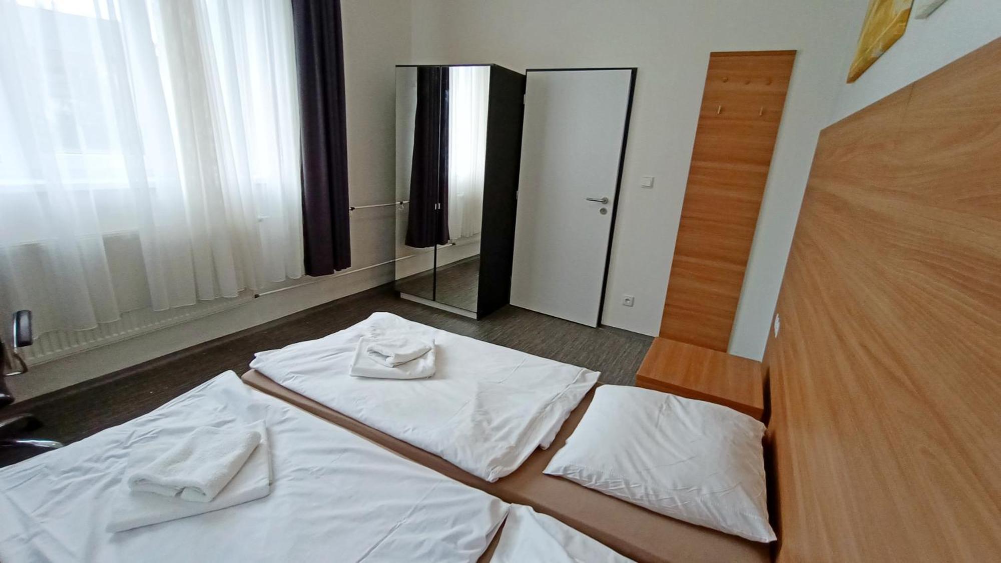 Apartments Gato Karlovy Vary Stara Role ภายนอก รูปภาพ